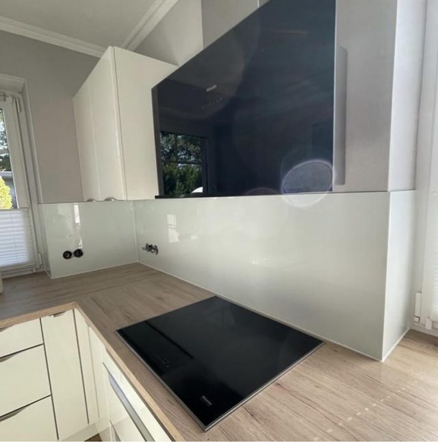 Dekorüveg referencia 4 – dekorüveg térelválasztó, Garam Glass