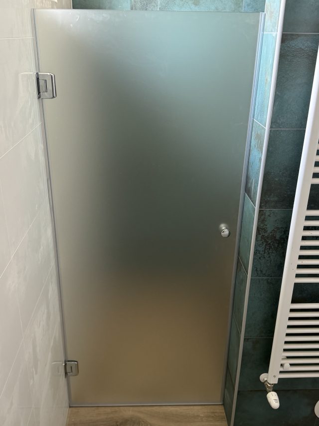 Zuhanyfal és zuhanyajtó referencia 2 – zuhanyfal és zuhanyajtó üvegmunka, Garam Glass